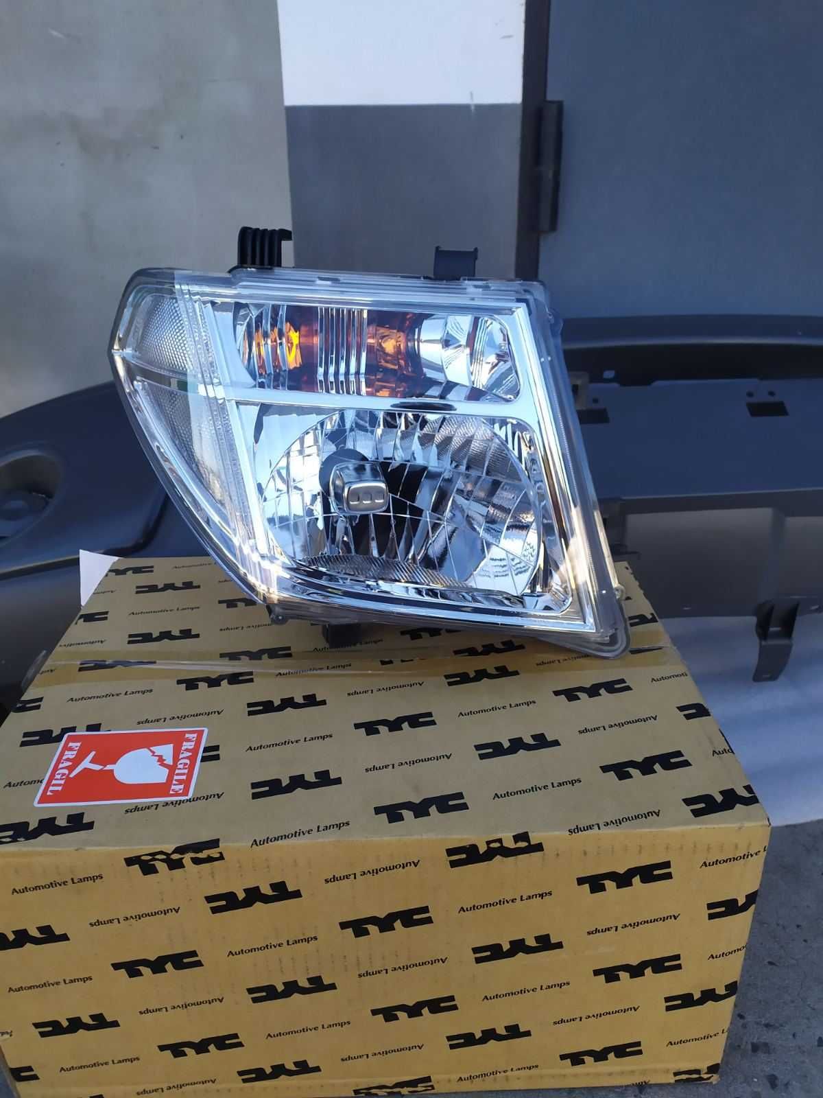 Бампер передній NISSAN NAVARA D40 01.08-01.15 нісан навара