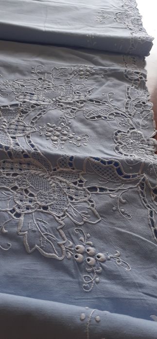 Belo conjunto Cama Bordados Manuais