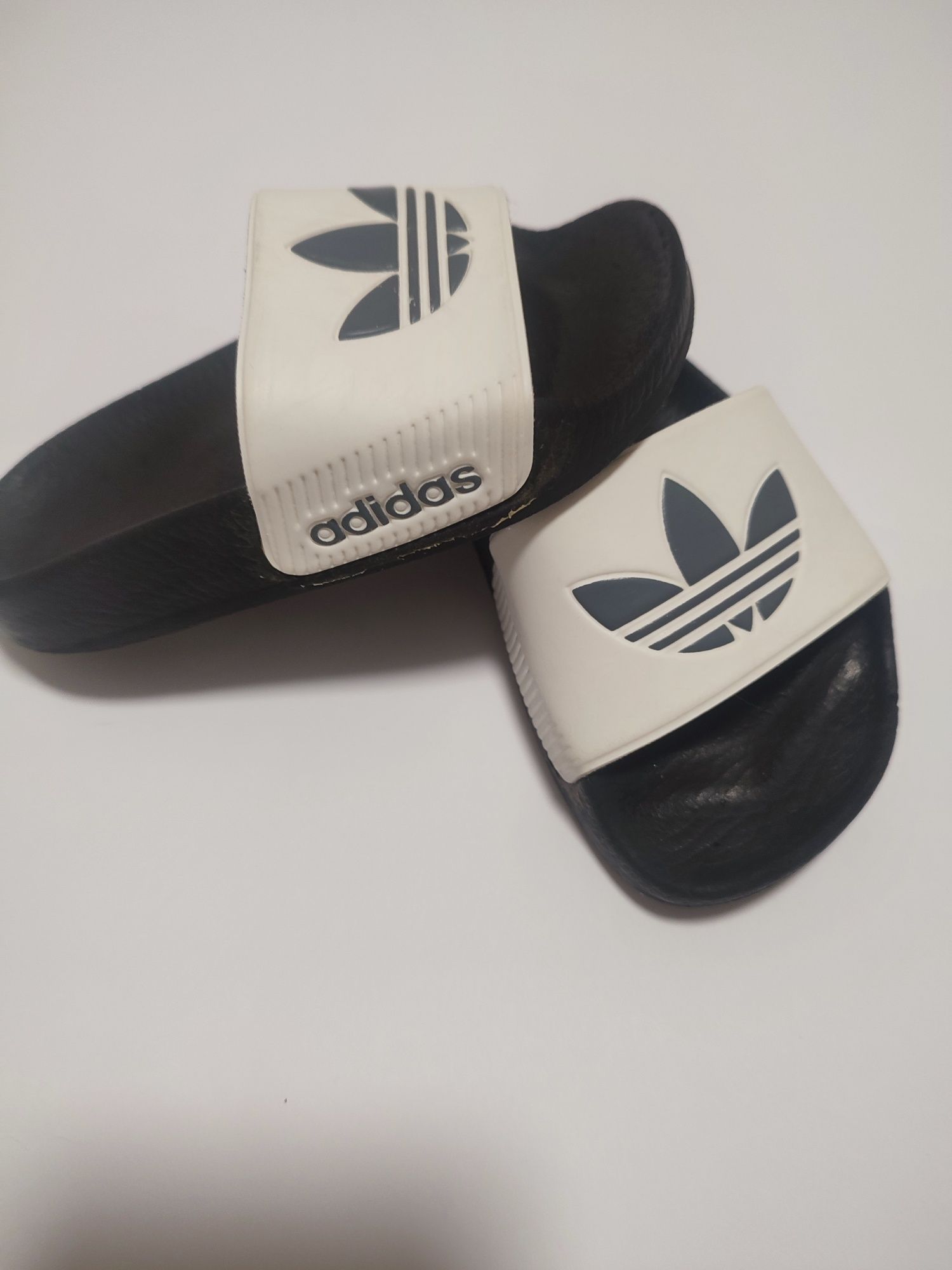 Шльопанці Adidas розмір 24,стан нових