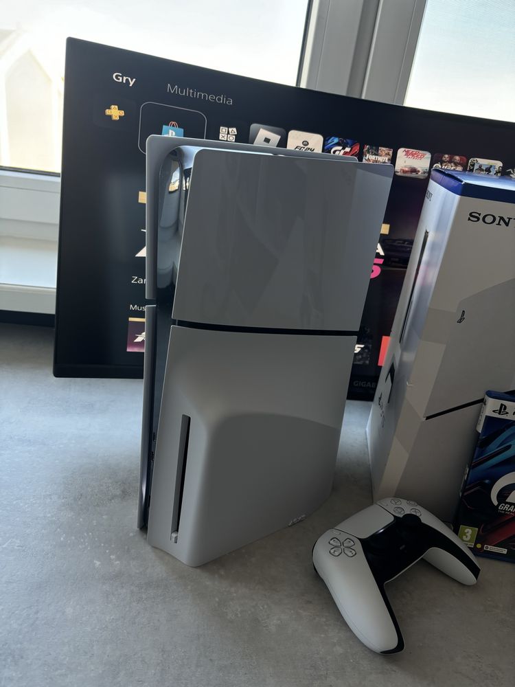 Ps5 slim z napedem, uzywana 5 miesiecy