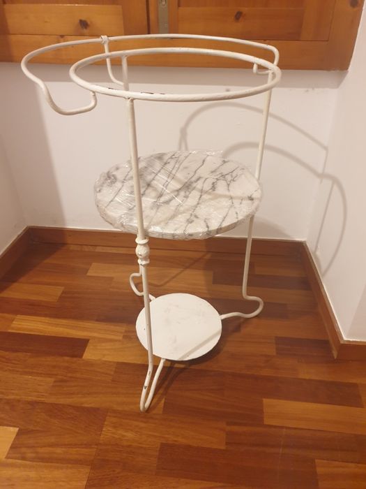 Estrutura de lavatório antigo