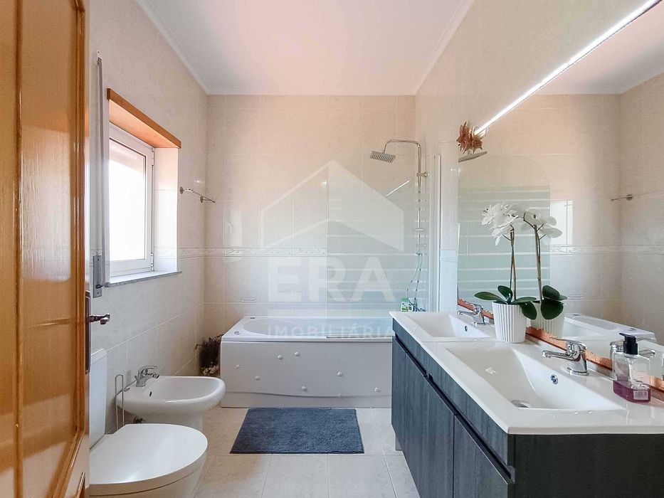 Moradia T3 com Piscina, Jardim e Terraços em Alquerubim, Aveiro