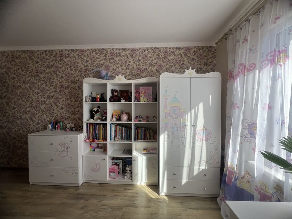 Дитячі меблі для дівчинки