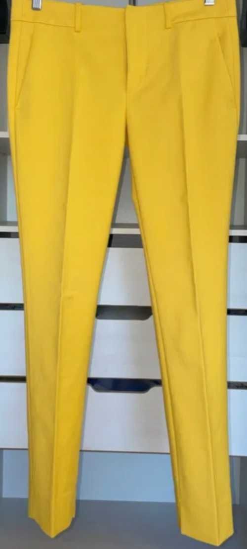 Желтый брючный костюм Zara