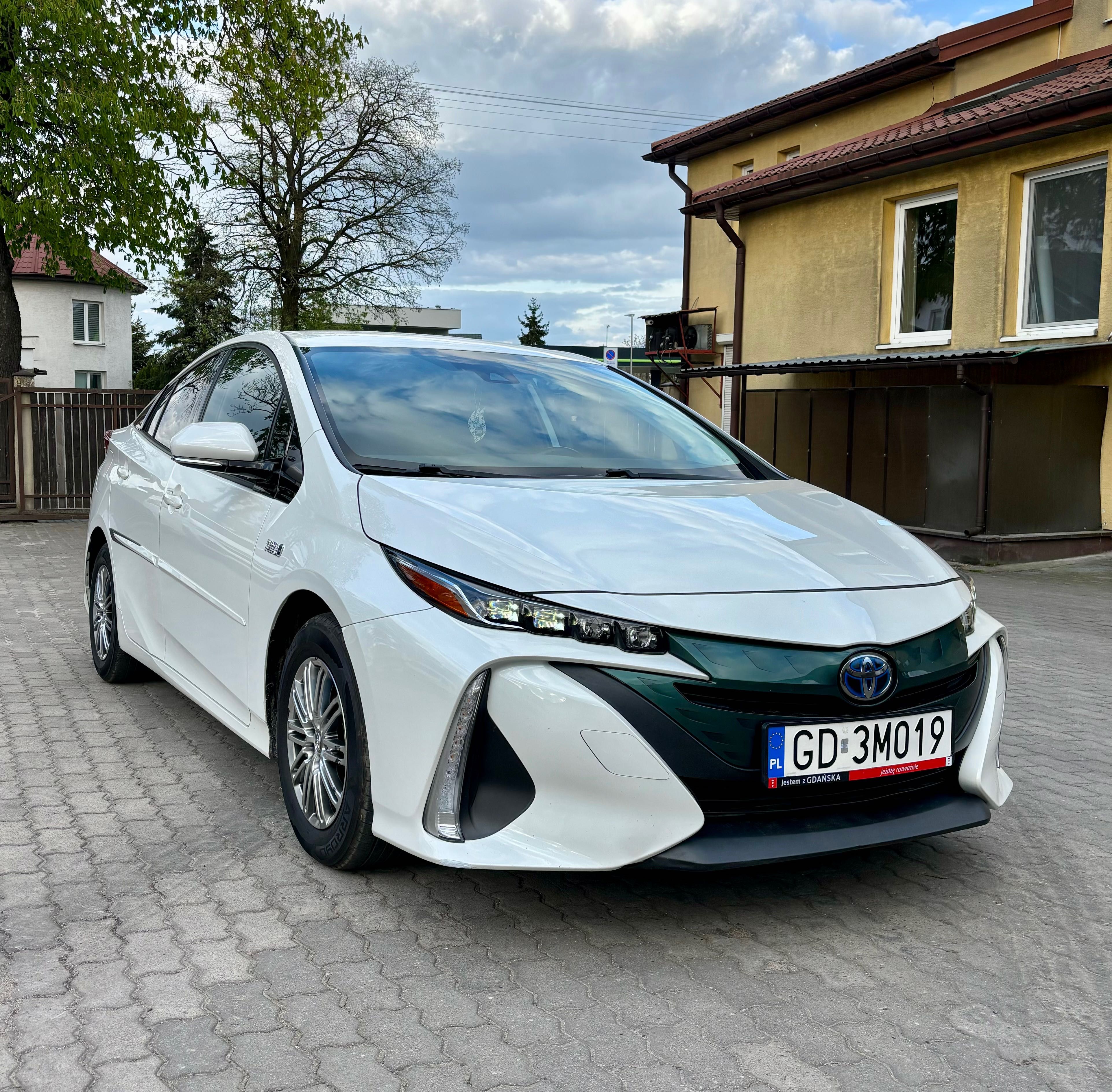 TOYOTA PRIUS Prime Pług-in