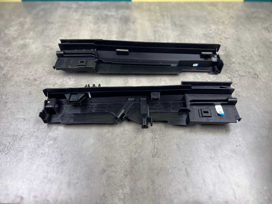 Кріплення радіатора BMW 1 / 2 / 3 / 3gt /4 ( 17117600536 / 17117600537