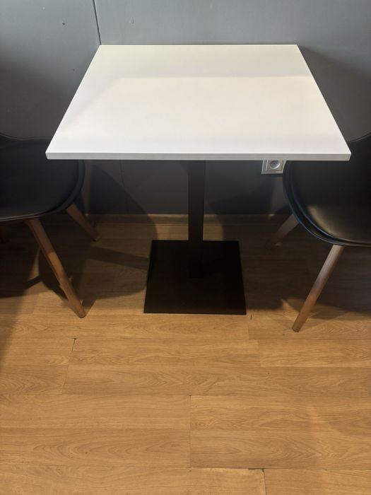 Рисоварки, столи, холодильна вітрина, дивани