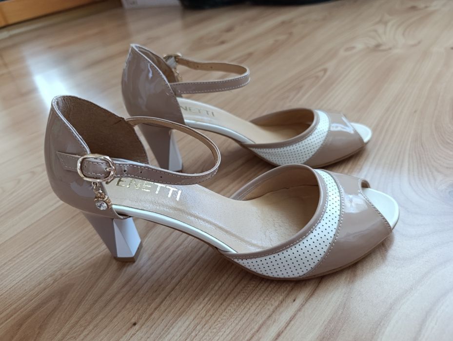 Eleganckie Beżowe Lakierowane Szpilki Venetti z Ozdobnym Detalem, r.38