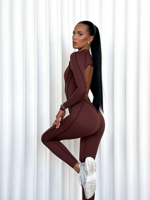 Комбінезон з відкритою спиною