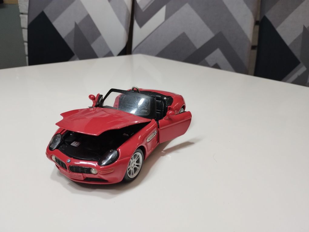 Model BMW Z8 1:24