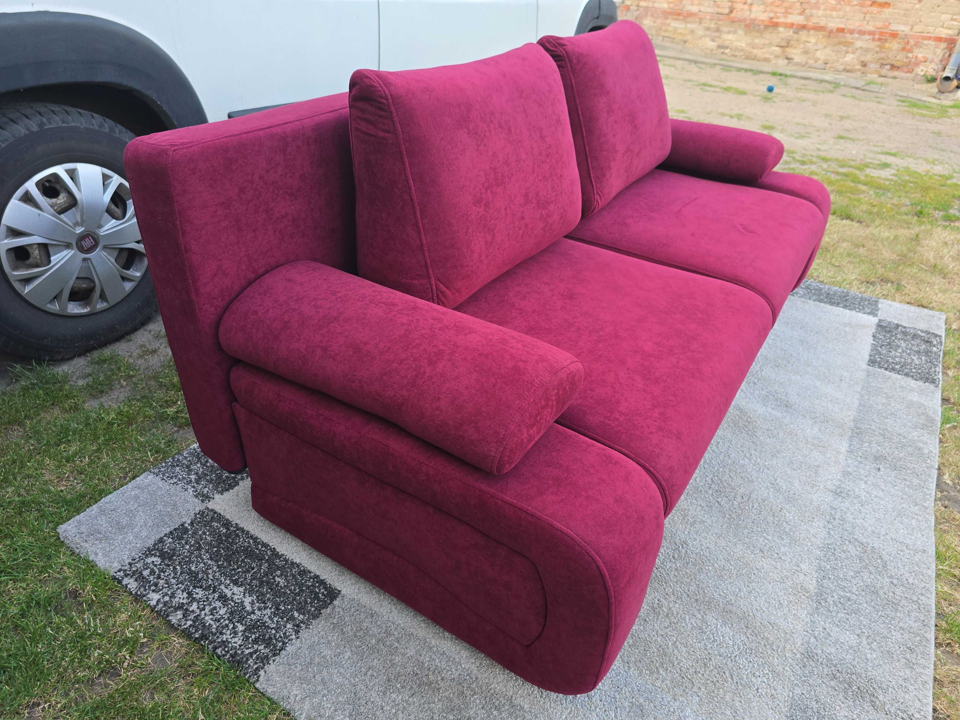 Sofa z funkcją spania i pojemnikiem na pościel