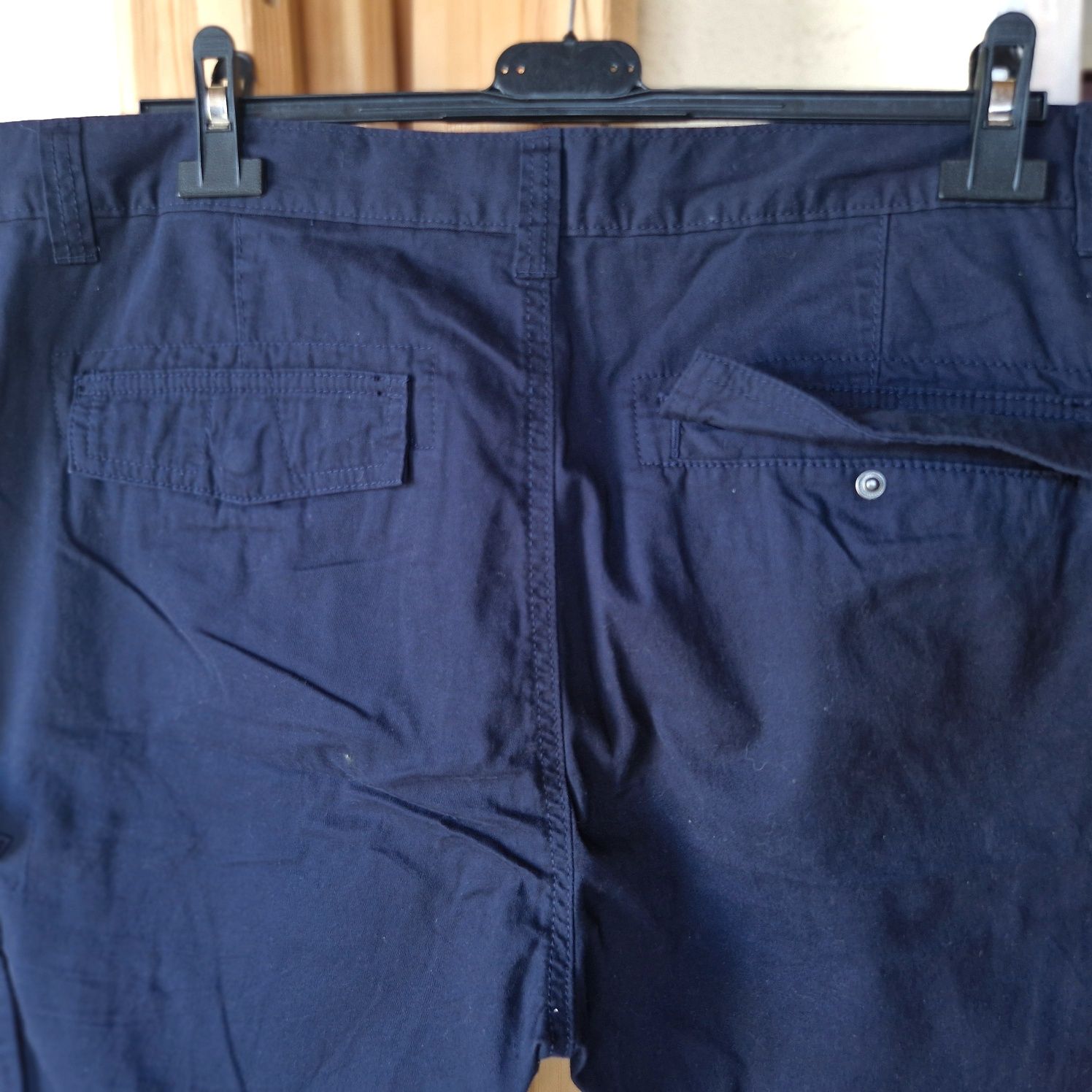 Bermudas novas n 48 n 59
N 48 L
N 50 xl
Pvp 19 eur
Para desocupar apen