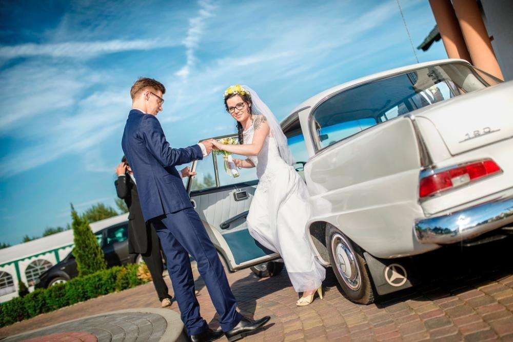 Do ślubu klasyczna limuzyna Mercedes Skrzydlak zabytkowy samochód
