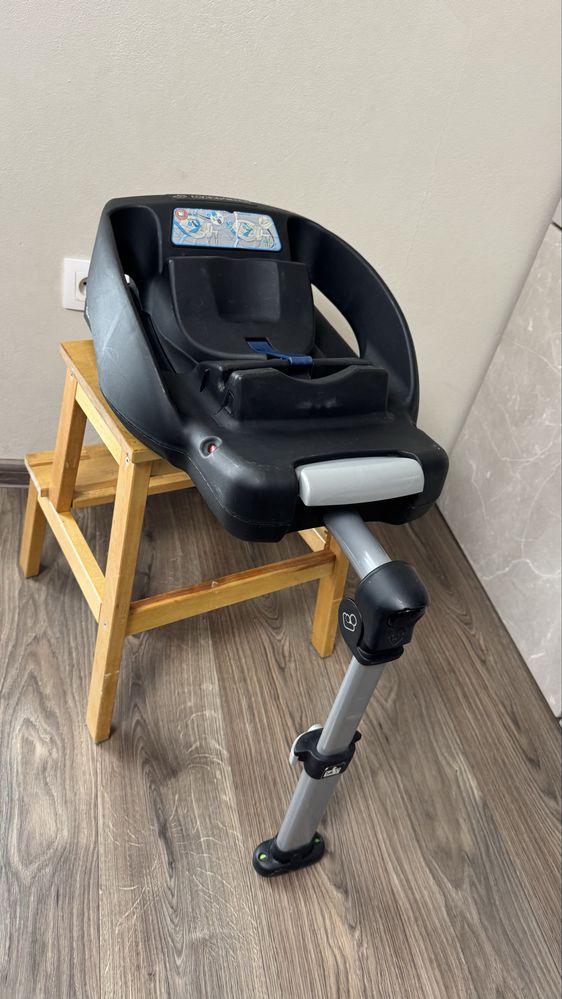 Fotelik nosidełko MaxiCosi Cabriofix + baza na pasy EasyBase 2