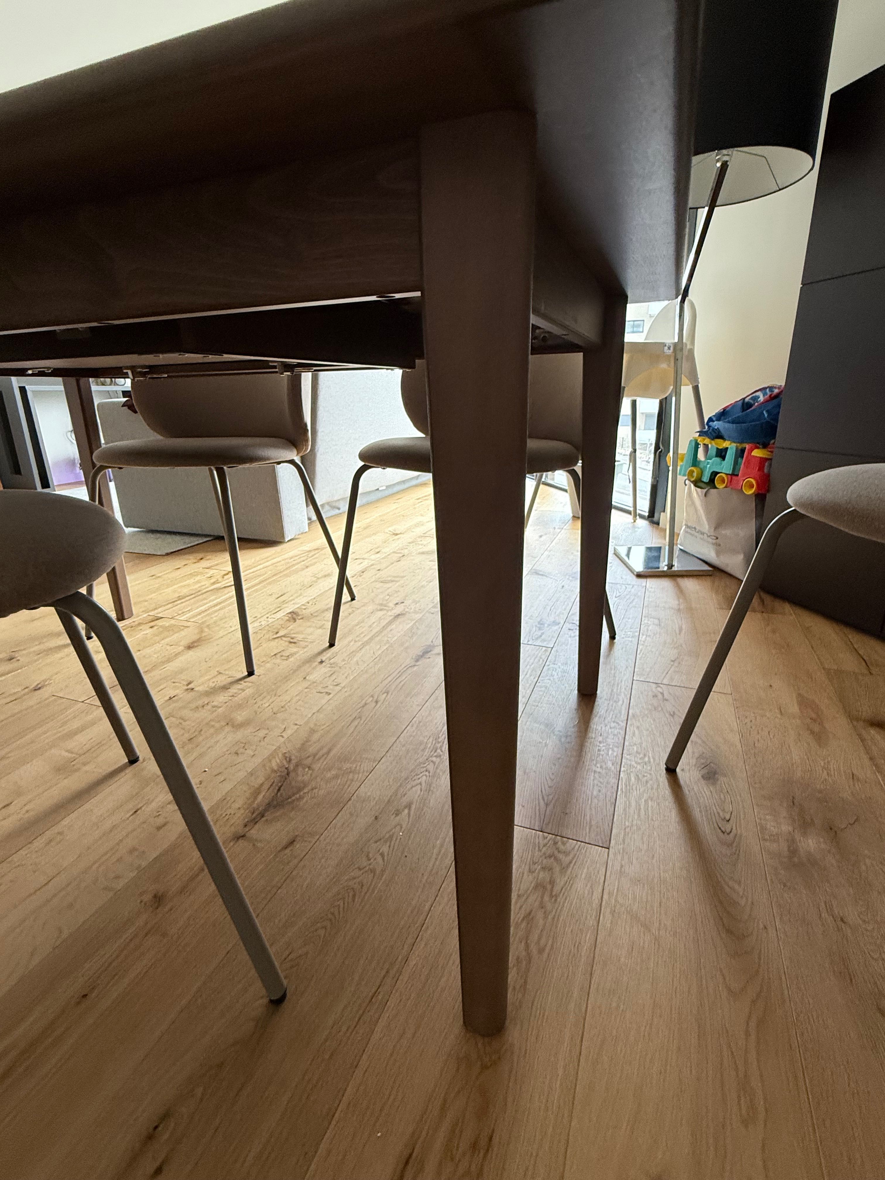 Mesa Ikea extensível como nova e 4 cadeiras