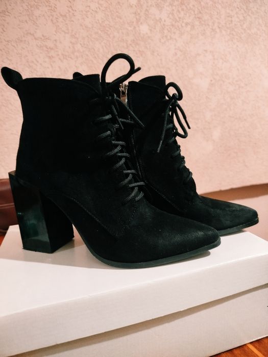 Ботильйони чорні на стійких підборах