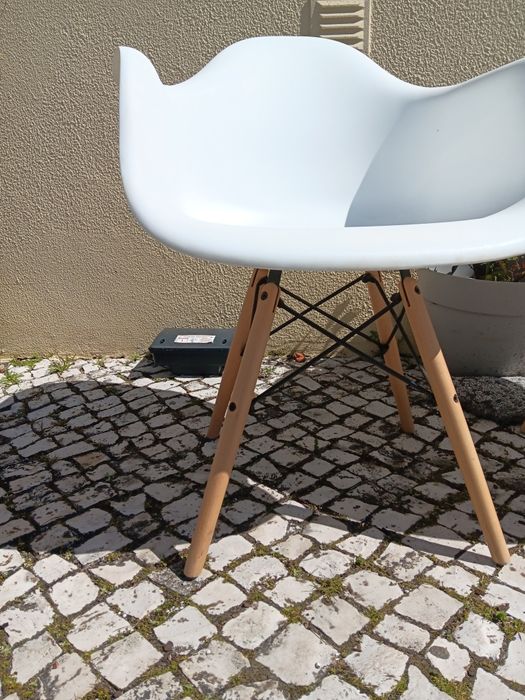 2 Cadeiras  Brancas com braços