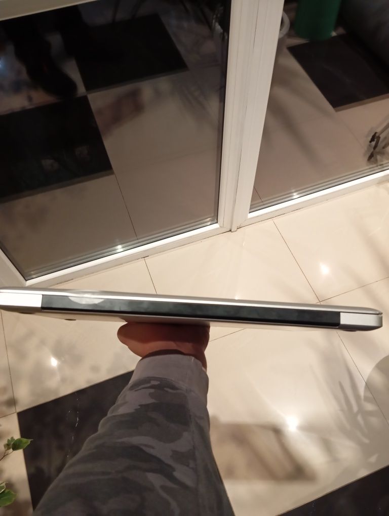 Macbook 2010   8  /  256 intel core I5  диагональ 15 дюймов