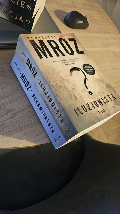 Mróz, Iluzjonista i Behawiorysta