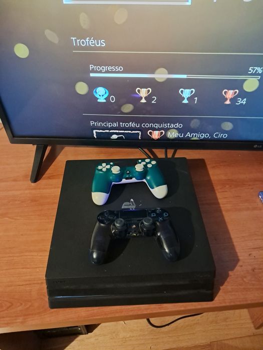 Ps4 Pro com comando