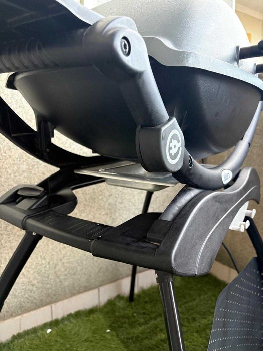 Barbecue eléctrico portátil Weber Q 1400 com suporte