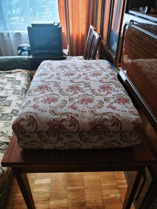 Подушки для ліжка на пружинному блоці