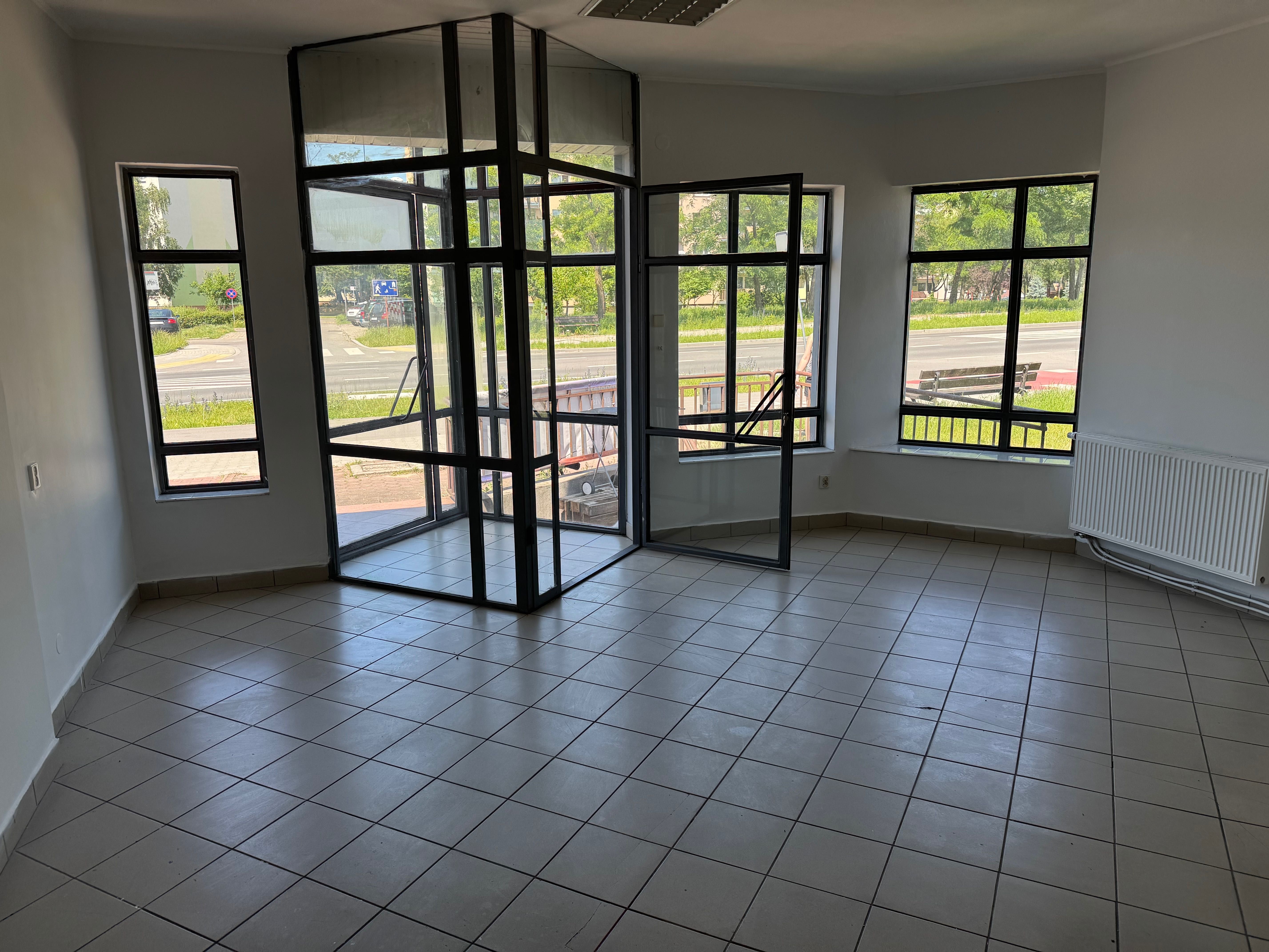 Do wynajęcia lokal usług.-handl. 47 m² Ostrowiec Św., ul. 11 Listopada