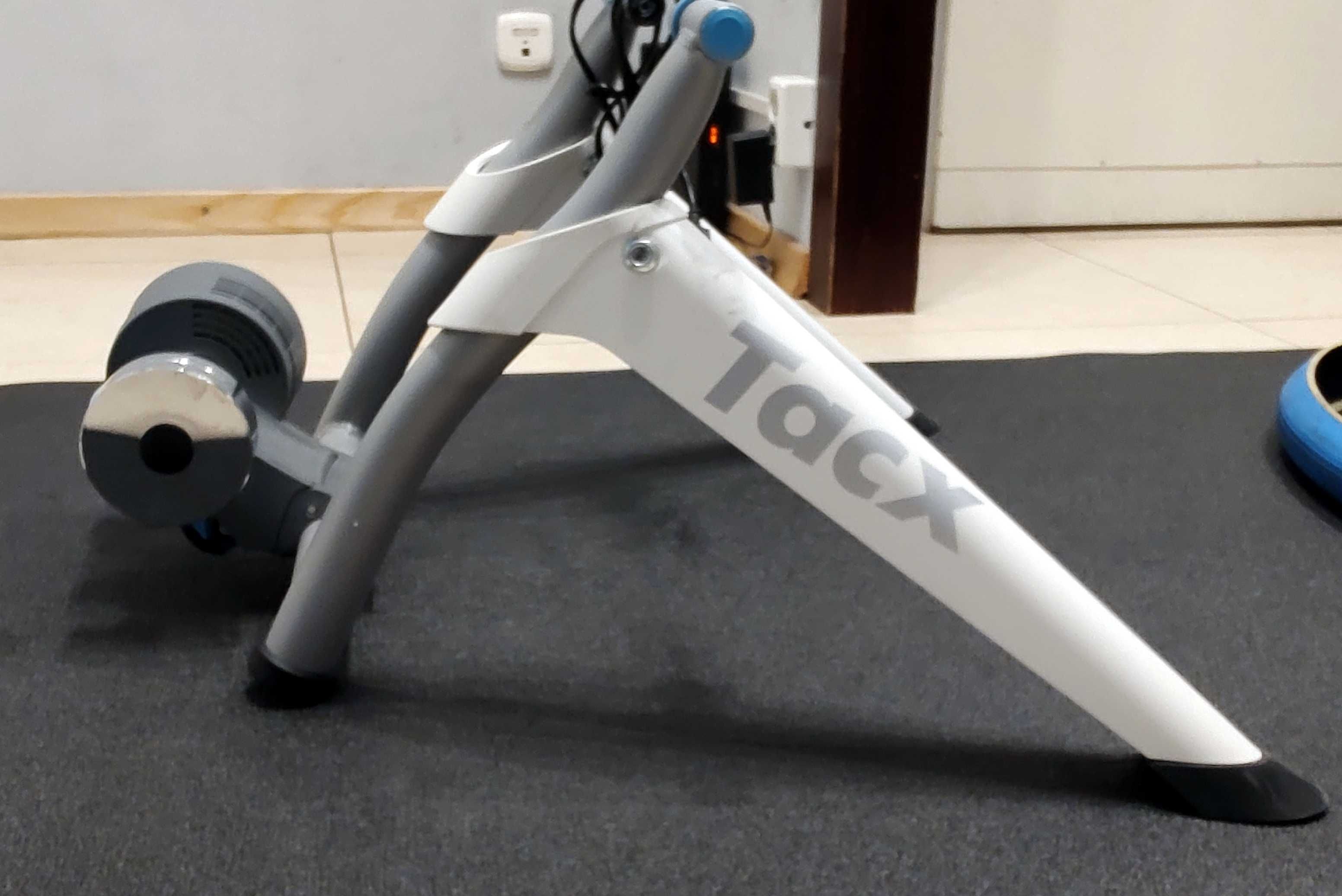 Trenażer rowerowy Tacx Flow Smart