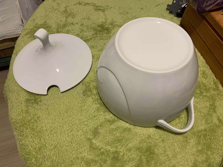 Waza z białej porcelany