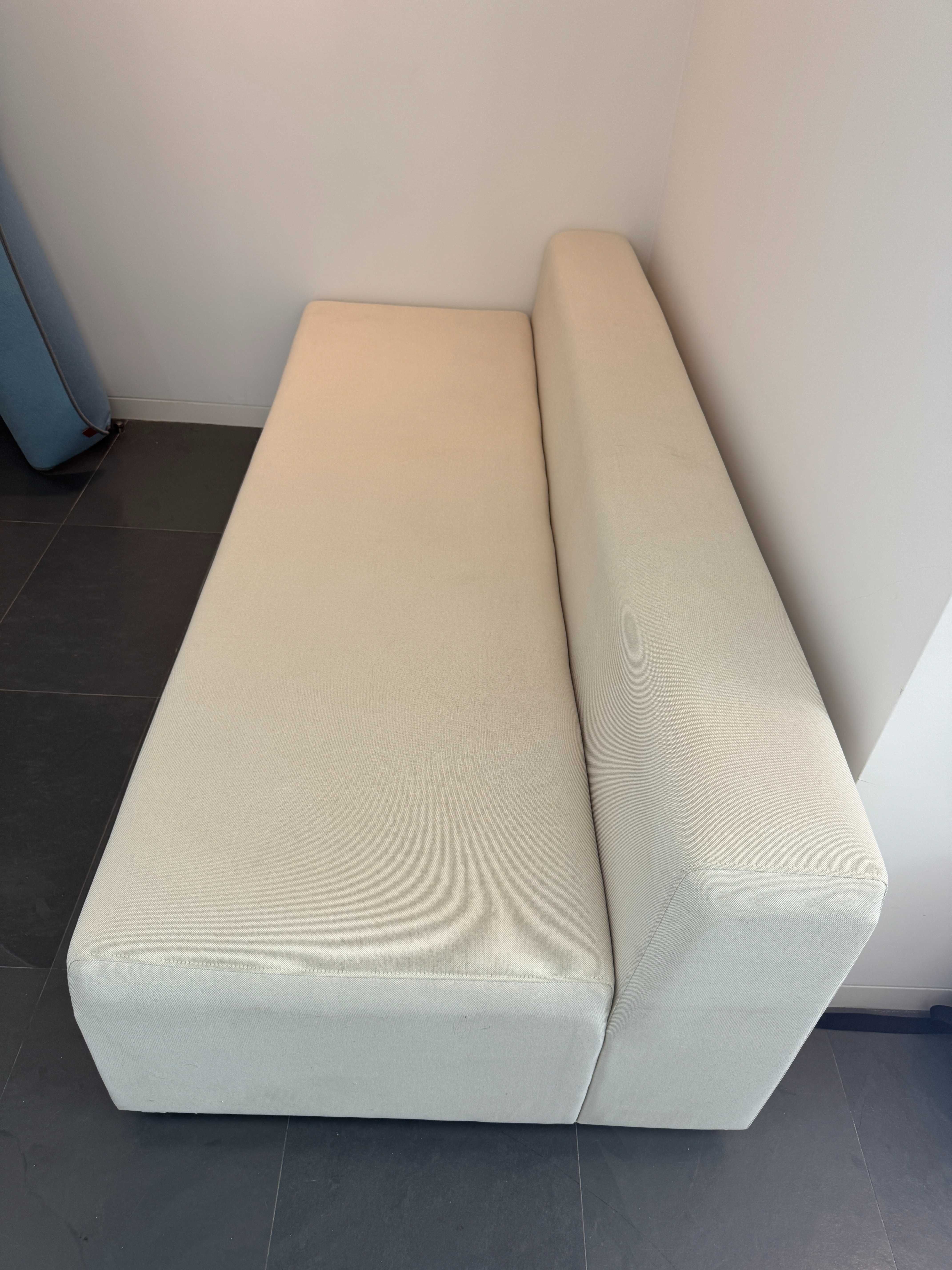 Beige Sofa - Sofá Bege