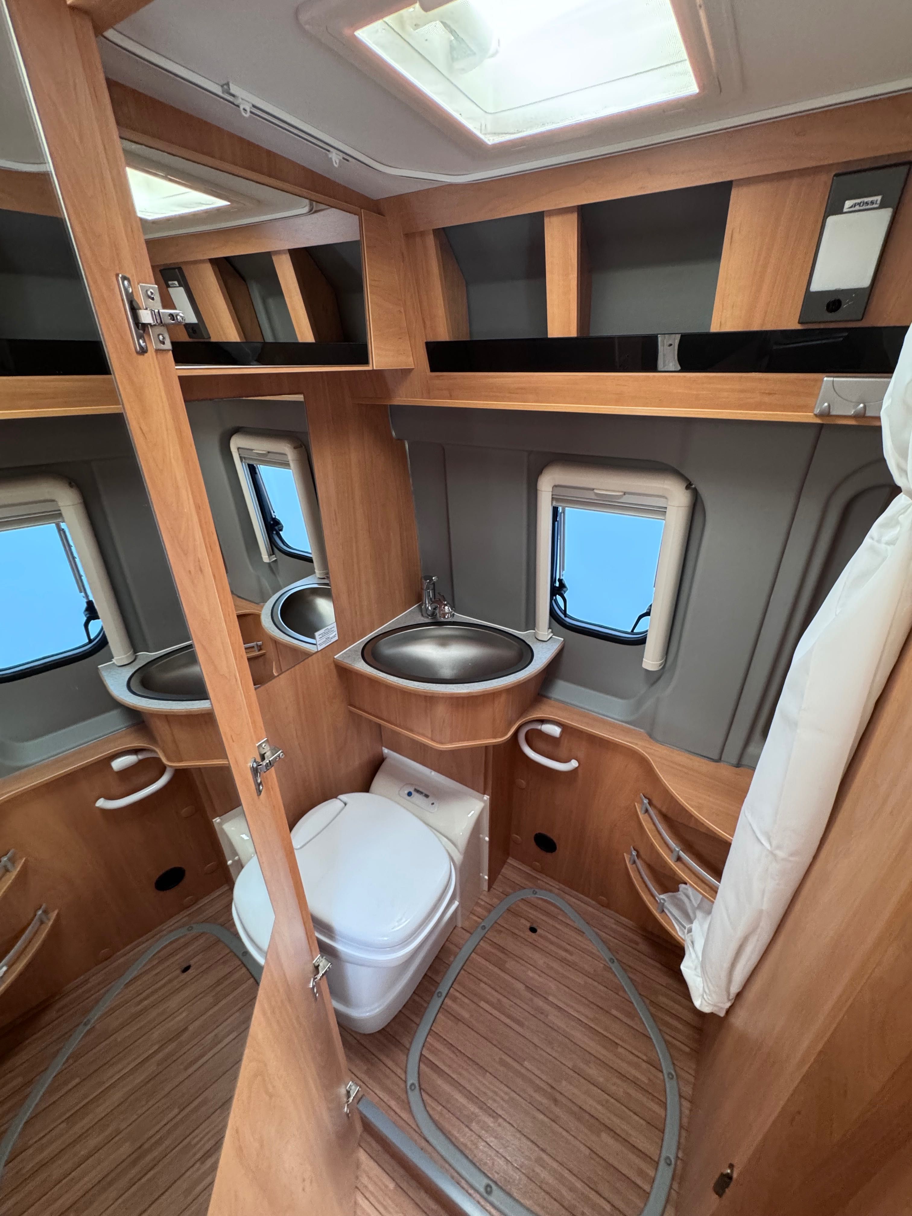 Wynajem Kampera Campervan do wynajęcia Possl Limited Wolne terminy !!