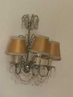 Delicado conjunto de Lustre em cristal e 2 apliques de parede