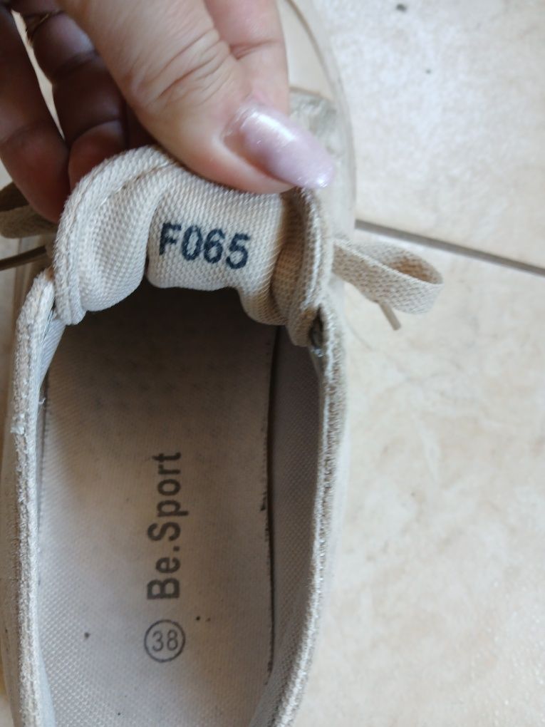 Buty Beżowe na grubej platformie r.38