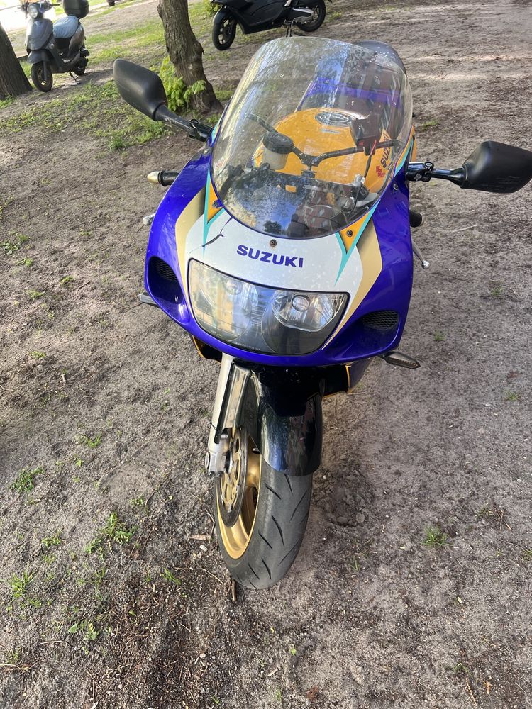 Zamienie Suzuki GSX R600 SRAD na mniejszy.