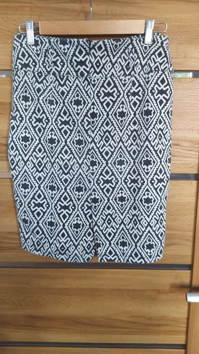Spódnica w geometryczny wzór
