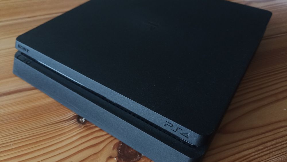 Playstation 4 slim. PS4 SLIM + dodatki