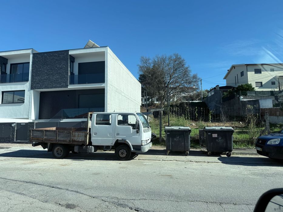 Terreno em Nogueira com licença aprovada para construção