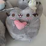 Kot Pusheen maskotka z sercem
