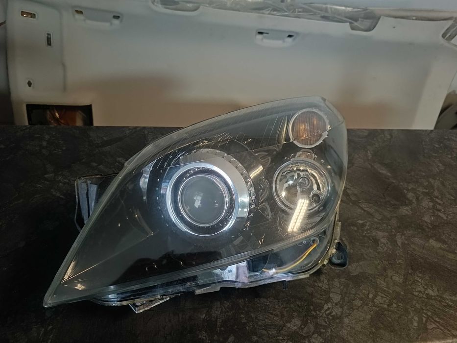 Lampa Lewy Przód Opel Astra H / Xenon / Oryginał / Kompletna