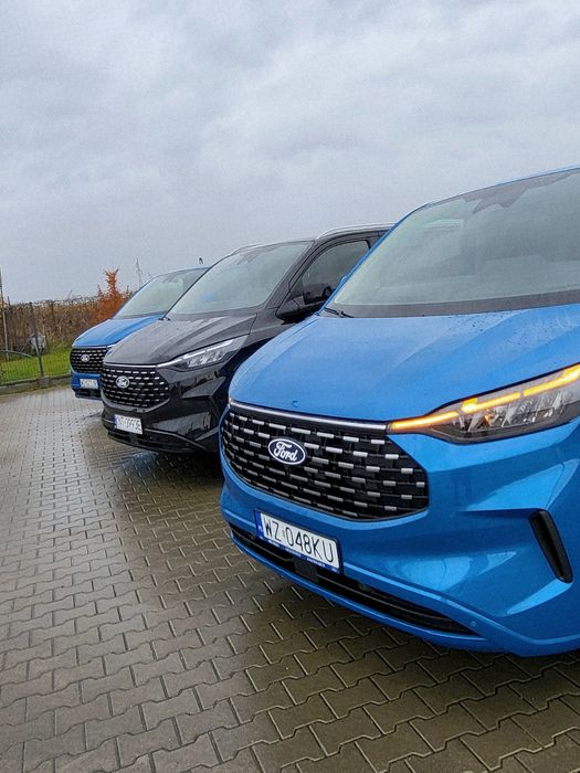 Wynajmę nowego 8-osobowego busa Ford Tourneo Custom -automat, hak, 4x4