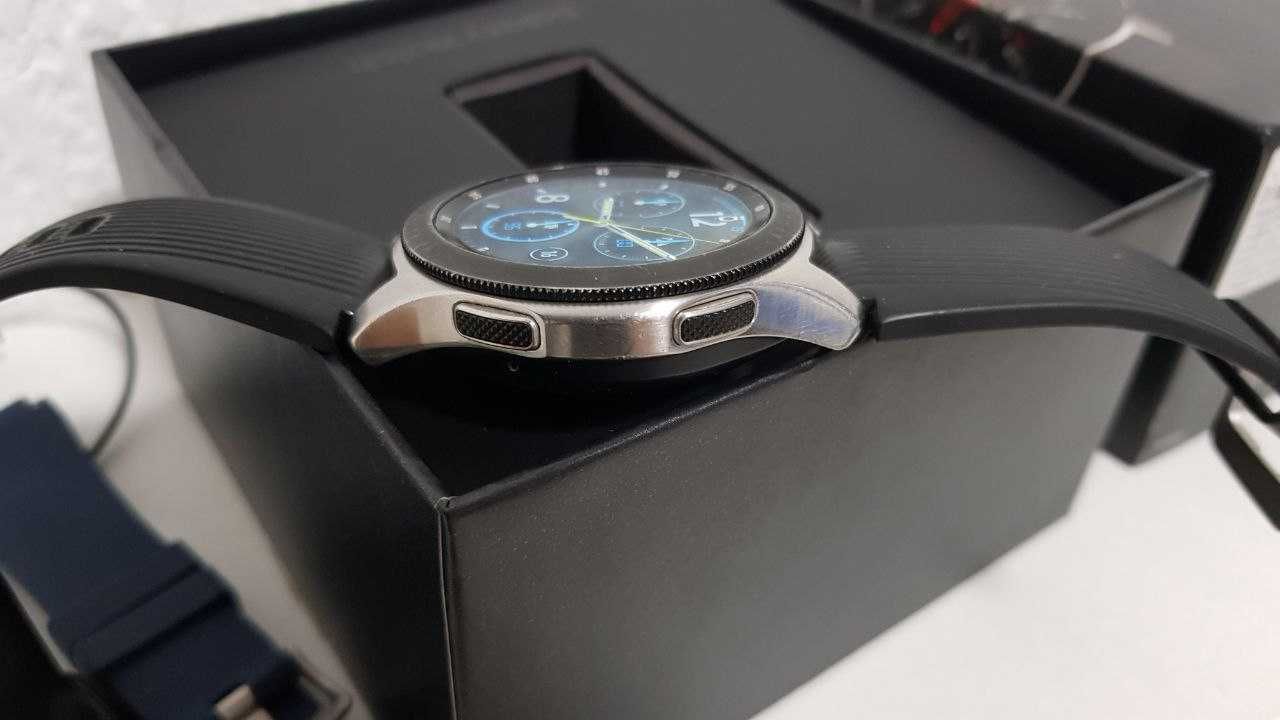Смарт годинник Samsung Watch 46mm R800