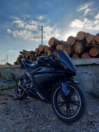Yamaha yzf r125.