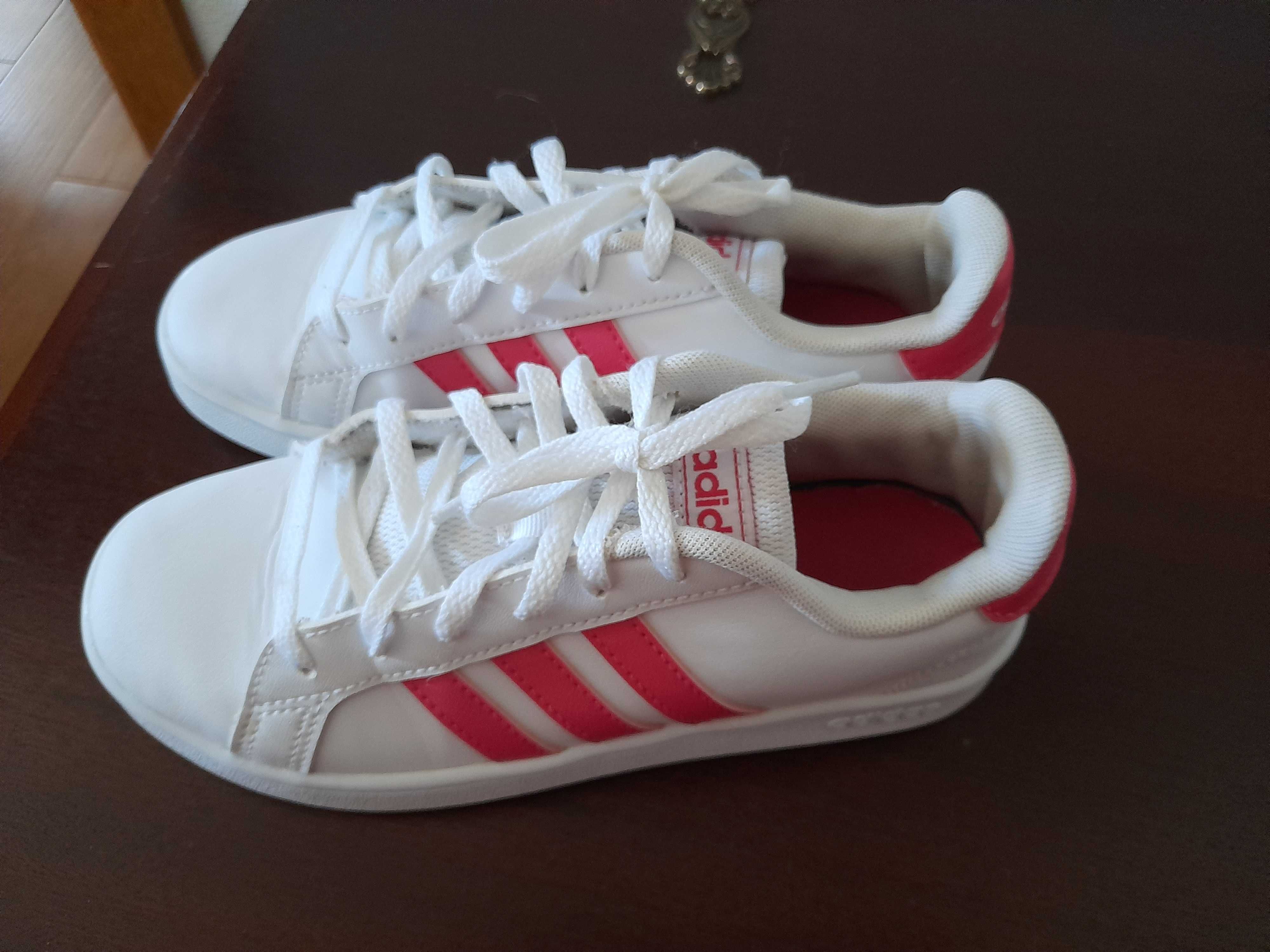 Vendo tenis adidas menina