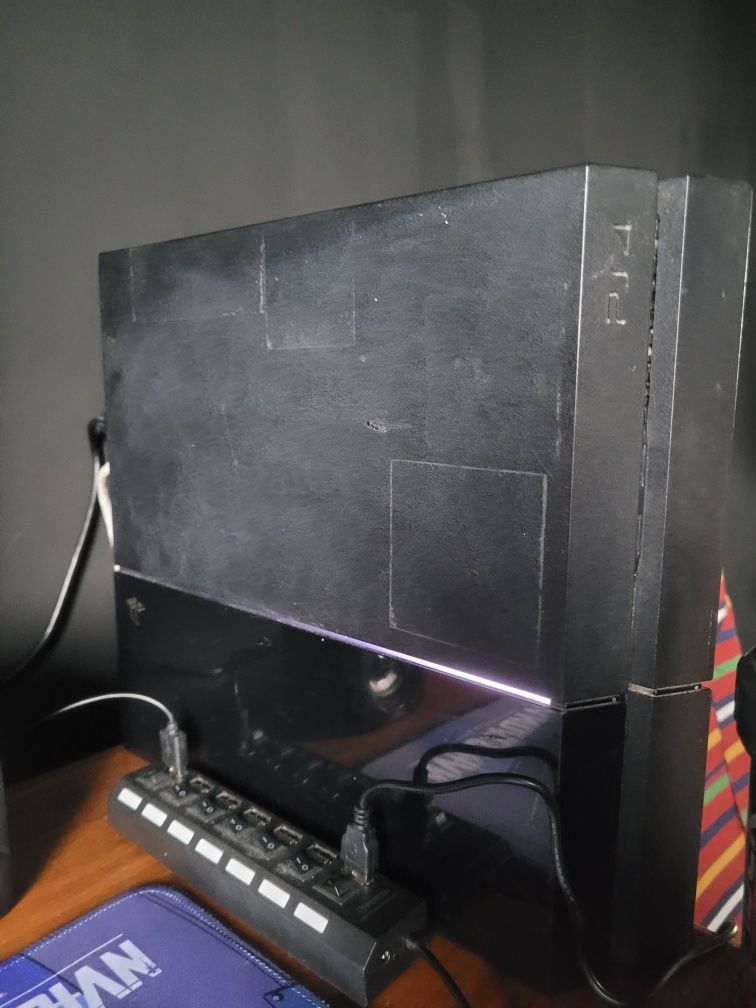 PS4 - 500Gb + Nfs Heat + Hogwarts Legacy