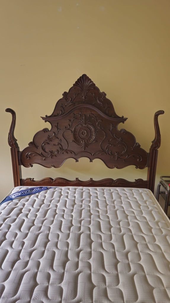 Cama + Colchão estilo século XVIII