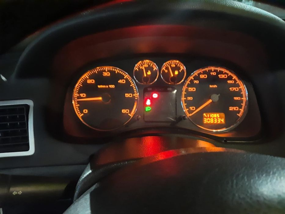 Peugeot 307  1.6 HDI diesel rok 2007