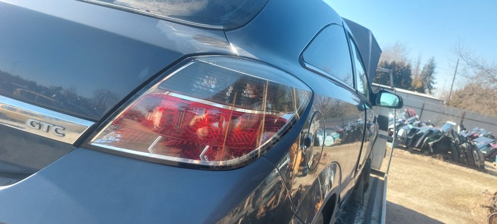 Lampa tylna opel Astra H gtc