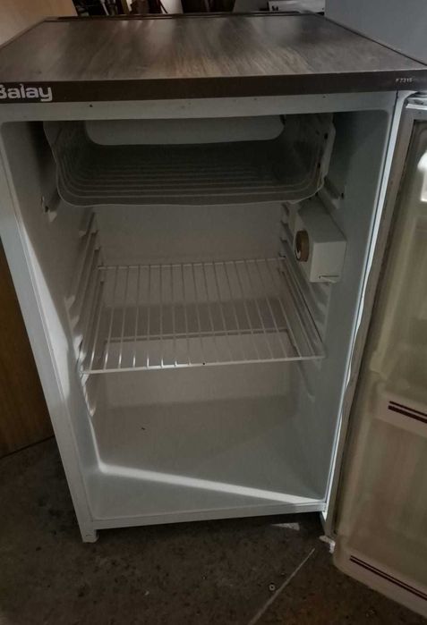 Mini frigorífico a funcionar bem