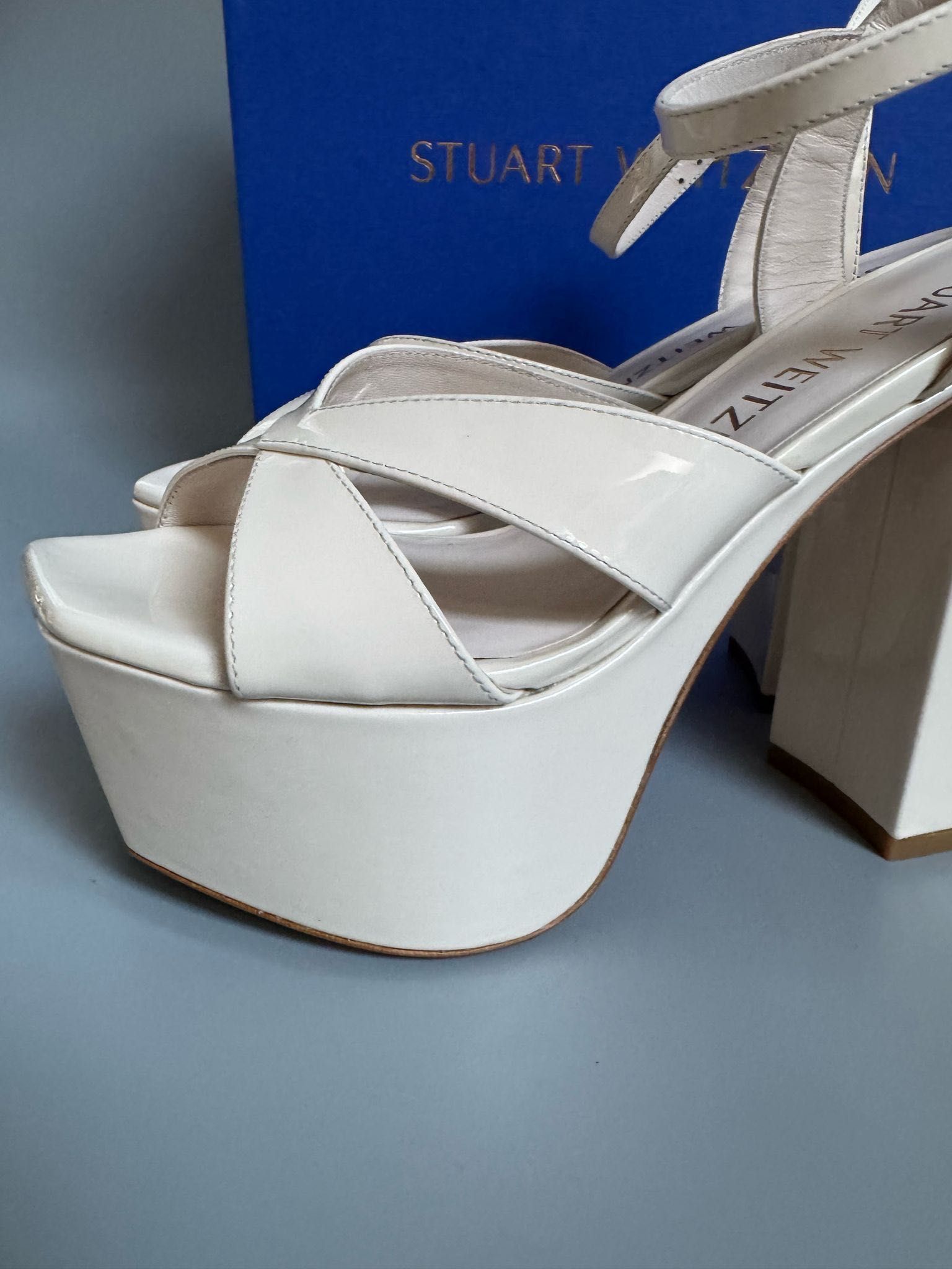 Nowe obcasy STUART WEITZMAN białe 37