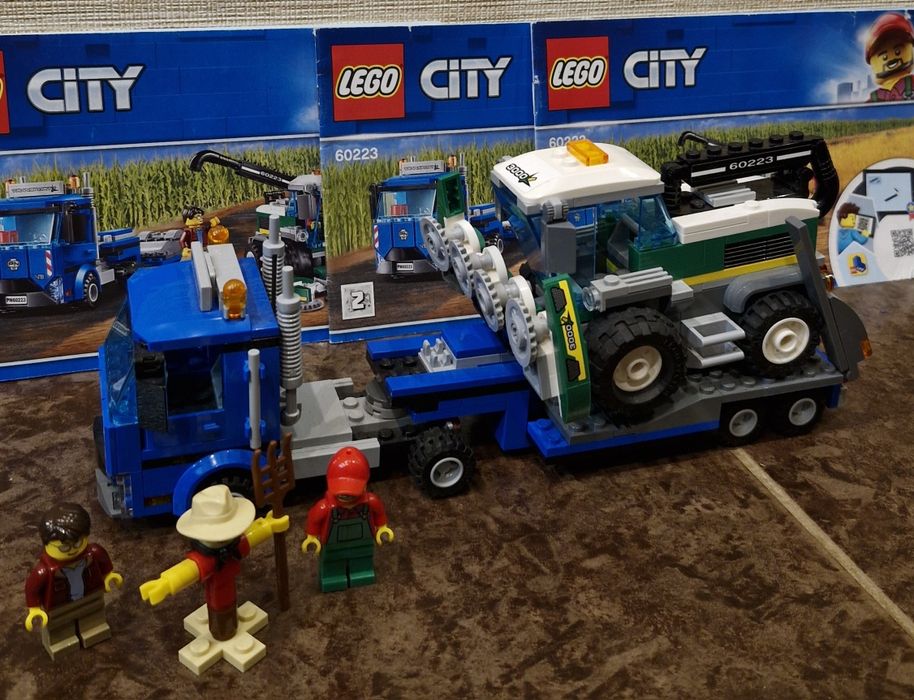 Конструктор LEGO City Кормозбиральний комбайн (60223)